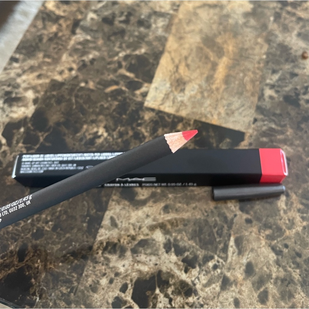 Centre of Attention Lipliner